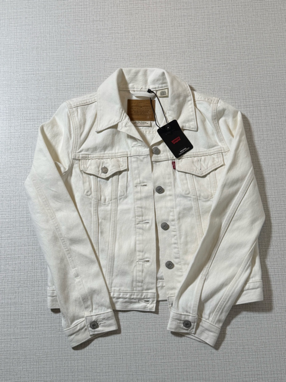 Levi's Women's Cream Denim Trucker Jacket - Picture 6 of 10